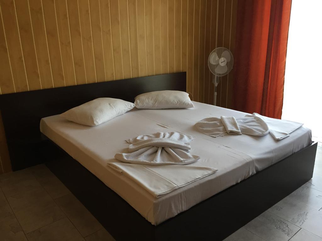 Vila Nusa Hotel เอโฟริเอนอร์ด ภายนอก รูปภาพ