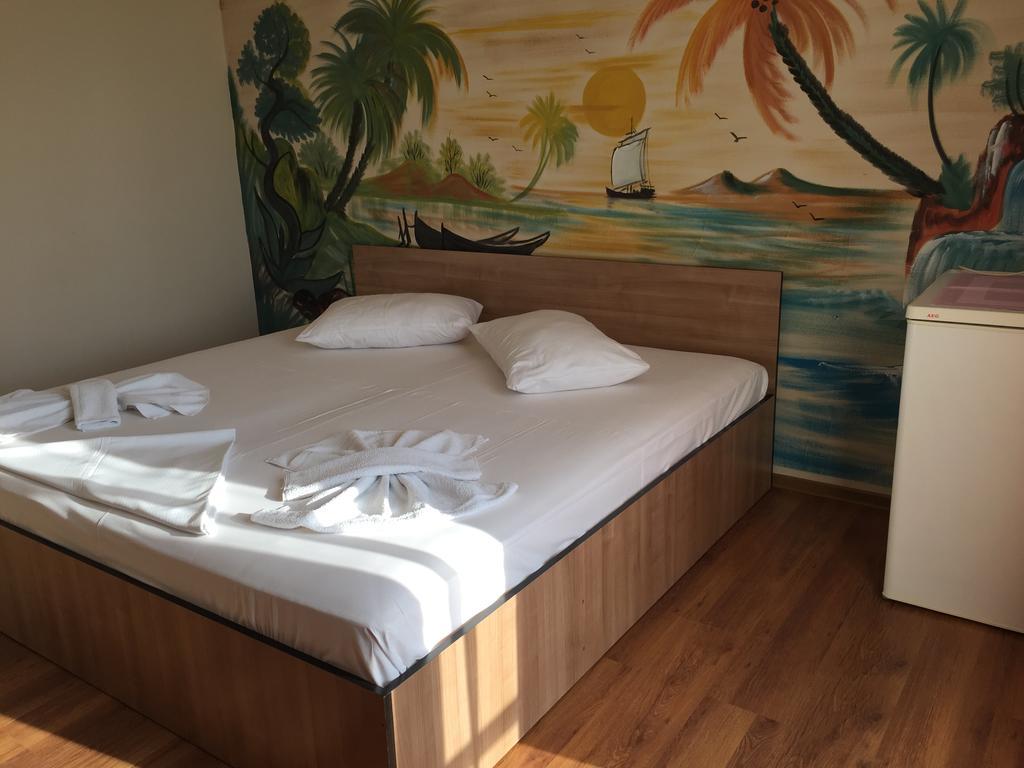 Vila Nusa Hotel เอโฟริเอนอร์ด ภายนอก รูปภาพ