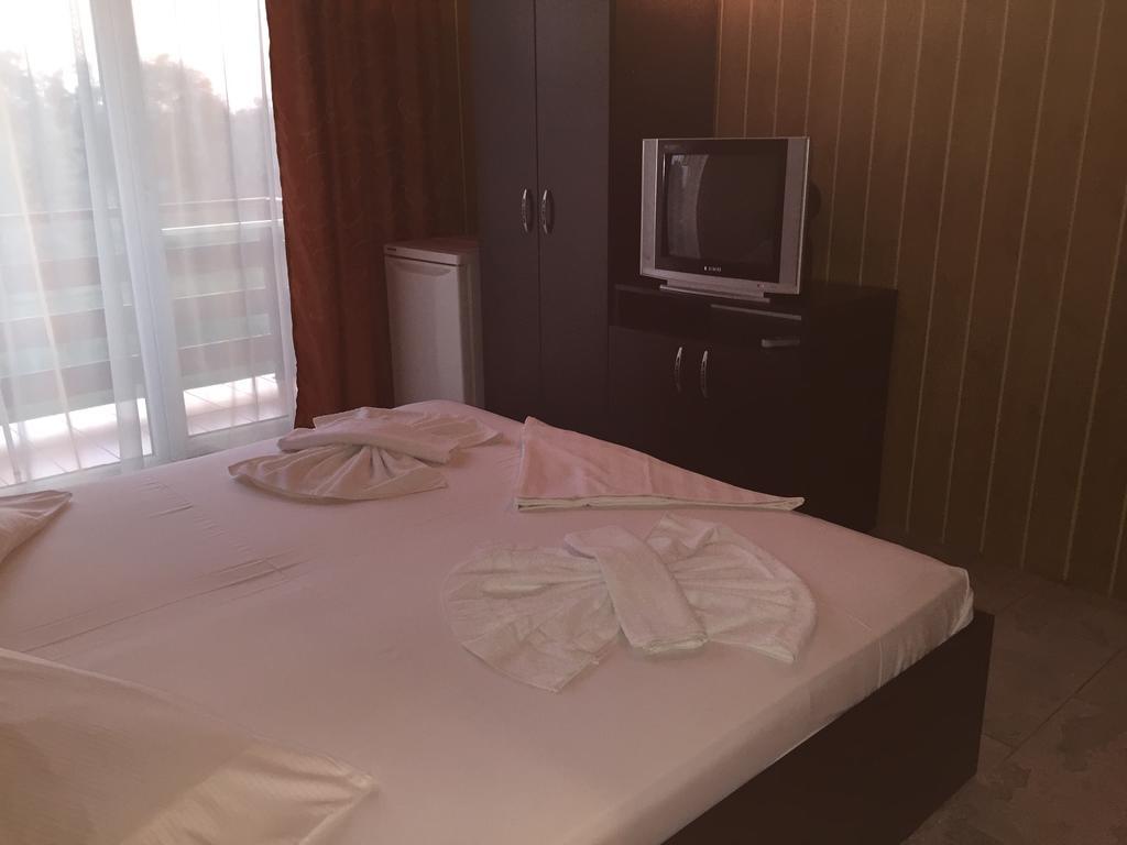 Vila Nusa Hotel เอโฟริเอนอร์ด ภายนอก รูปภาพ