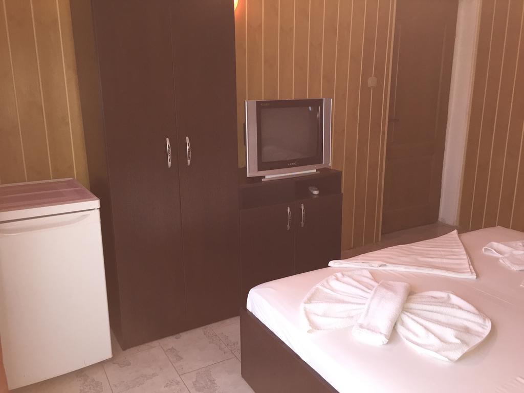 Vila Nusa Hotel เอโฟริเอนอร์ด ภายนอก รูปภาพ