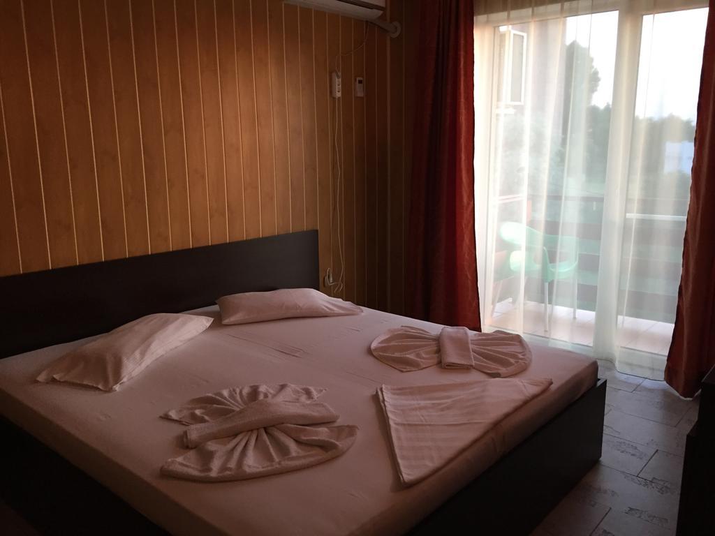 Vila Nusa Hotel เอโฟริเอนอร์ด ภายนอก รูปภาพ