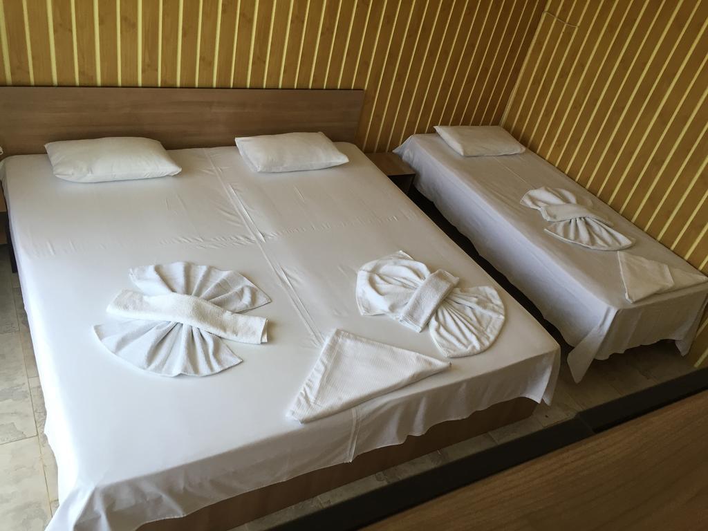 Vila Nusa Hotel เอโฟริเอนอร์ด ภายนอก รูปภาพ