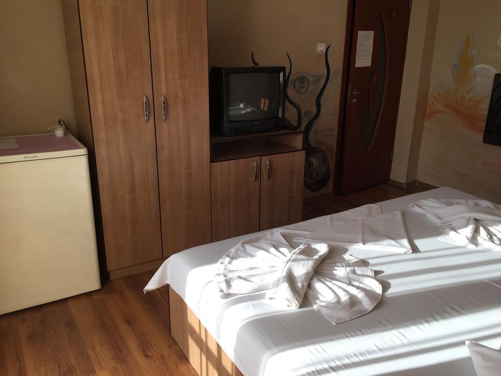 Vila Nusa Hotel เอโฟริเอนอร์ด ภายนอก รูปภาพ