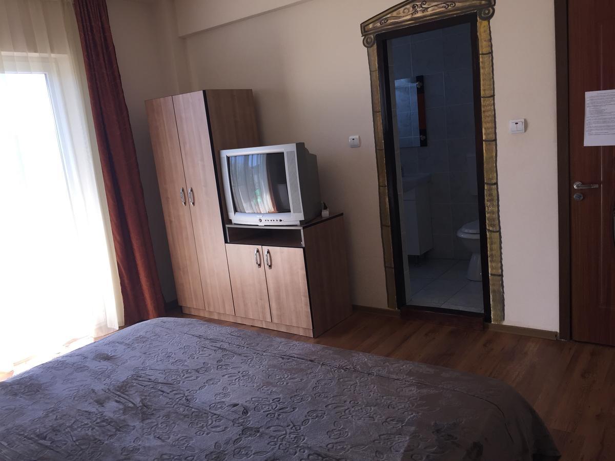 Vila Nusa Hotel เอโฟริเอนอร์ด ภายนอก รูปภาพ